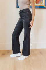 Judy Blue High Rise Classic Straight Jeans in Washed Black
