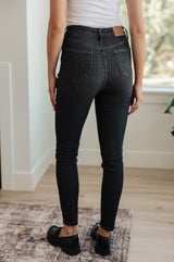 Judy Blue Control Top Skinny Jeans in Washed Black