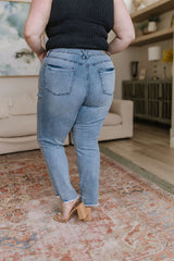 Judy Blue Betsy Mid Rise Cool Relaxed Jeans